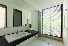 Yeguas U47 by Wynwood House