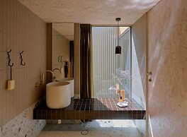 Scout - Architectural Design - Sleeps 6