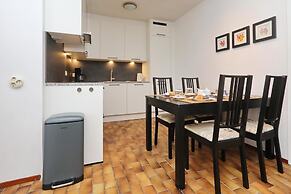 Spacious Holiday Home Near Forest