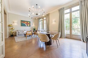 Luxury Mansion With Garden in Heart of Neuilly
