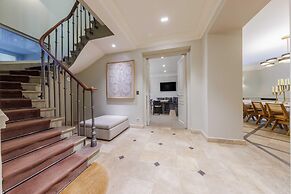 Luxury Mansion With Garden in Heart of Neuilly