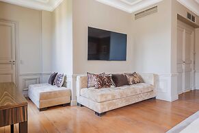 Luxury Mansion With Garden in Heart of Neuilly