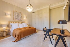 Luxury Mansion With Garden in Heart of Neuilly