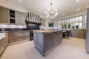 Luxury Mansion With Garden in Heart of Neuilly