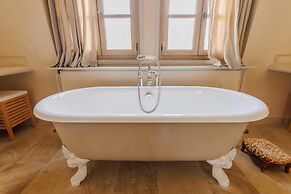 Luxury Mansion With Garden in Heart of Neuilly