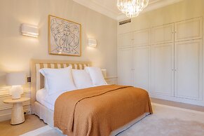 Luxury Mansion With Garden in Heart of Neuilly