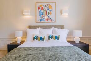 Luxury Mansion With Garden in Heart of Neuilly