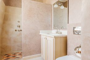 Luxury Mansion With Garden in Heart of Neuilly