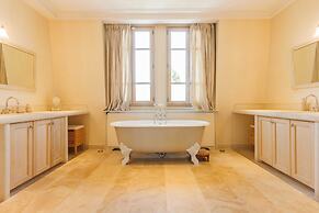 Luxury Mansion With Garden in Heart of Neuilly