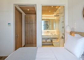 Villa With Resort Style Pool