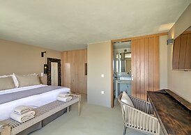 Villa With Resort Style Pool