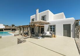 Villa With Resort Style Pool