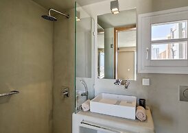 Villa With Resort Style Pool