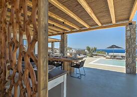 Villa With Resort Style Pool