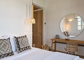 Villa With Resort Style Pool