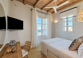 Villa With Resort Style Pool