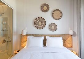 Villa With Resort Style Pool