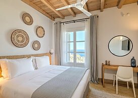 Villa With Resort Style Pool