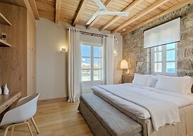 Villa With Resort Style Pool