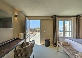 Villa With Resort Style Pool