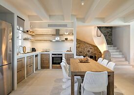 Villa With Resort Style Pool