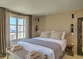 Villa With Resort Style Pool