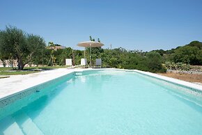 Idyllic Home With Pool Near Cisternino