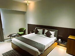 COURT REGALIA UNIT OF S & G FESTIVITIES