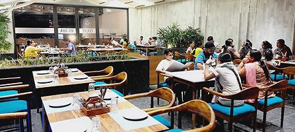 COURT REGALIA UNIT OF S & G FESTIVITIES