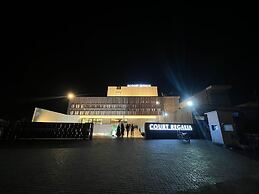 COURT REGALIA UNIT OF S & G FESTIVITIES