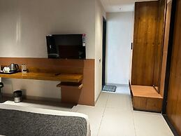 COURT REGALIA UNIT OF S & G FESTIVITIES