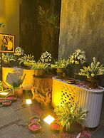 COURT REGALIA UNIT OF S & G FESTIVITIES