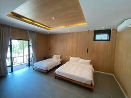 Mad Monkey Koh Sdach