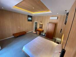 Mad Monkey Koh Sdach