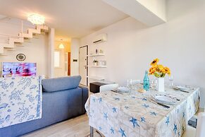 Il Regno Di Monica Attico Near The Sea