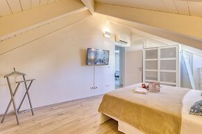 Il Regno Di Monica Attico Near The Sea