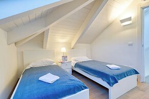 Il Regno Di Monica Attico Near The Sea