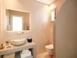 Nice Villa at Kalafatis Beach