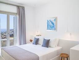 Nice Villa at Kalafatis Beach