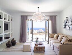 Nice Villa at Kalafatis Beach