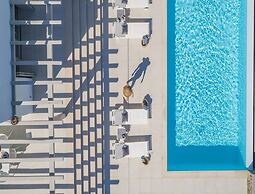 Nice Villa at Kalafatis Beach