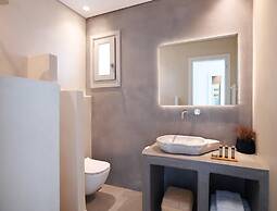 Nice Villa at Kalafatis Beach