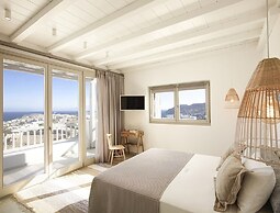 Nice Villa at Kalafatis Beach