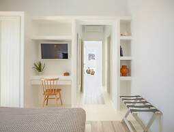 Nice Villa at Kalafatis Beach