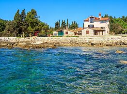 Beachfront Escape in Rovinj