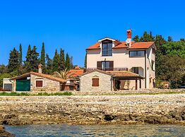 Beachfront Escape in Rovinj