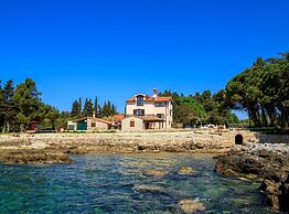 Beachfront Escape in Rovinj
