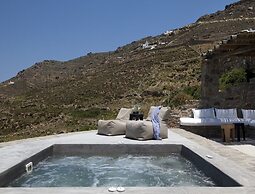 Charming Villa Near Ftelia Beach