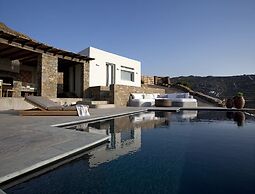 Charming Villa Near Ftelia Beach