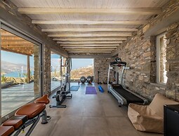 Charming Villa Near Ftelia Beach